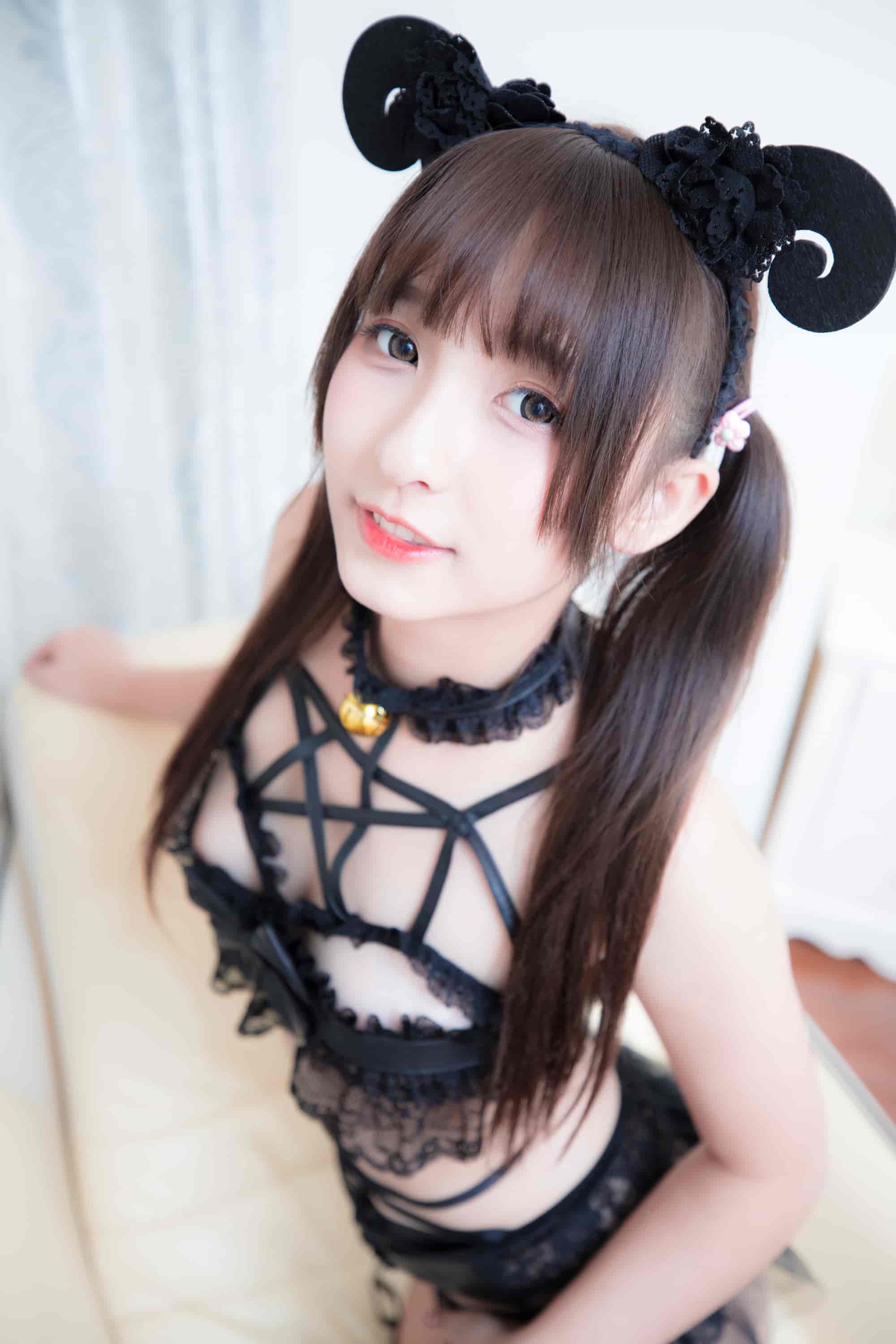 神楽坂真冬 - Little Devil  [150P]