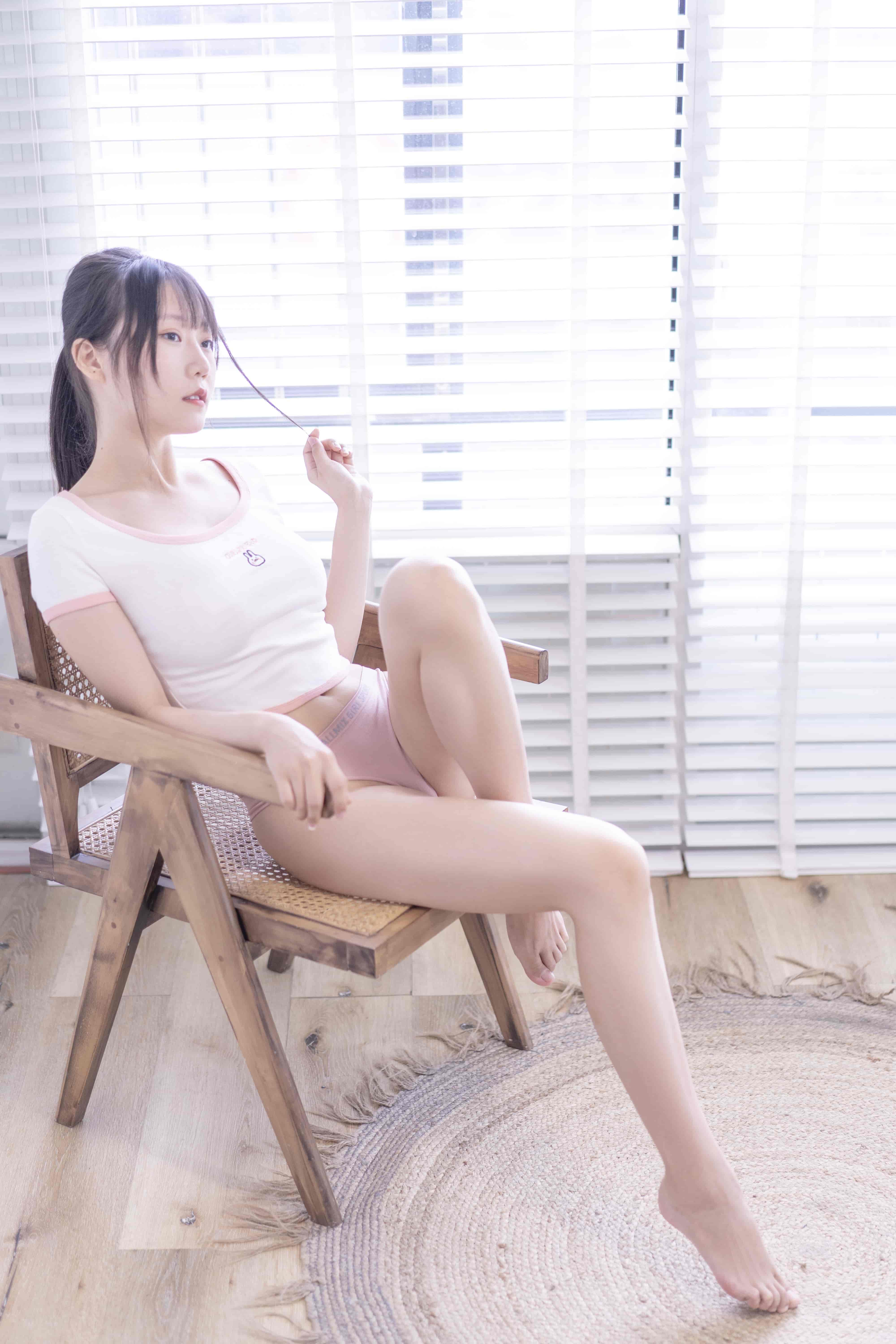 香草喵露露-百叶窗[58P-1.6G]